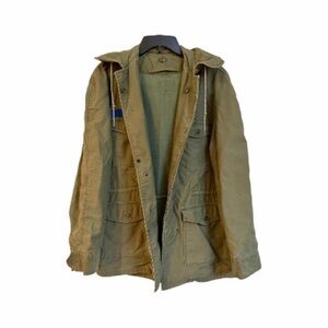 VINTAGE, U. S. AIR FORCE, OLIVE GREEN MILITARY FIELD JACKET WITH SNAP BUTTONS.